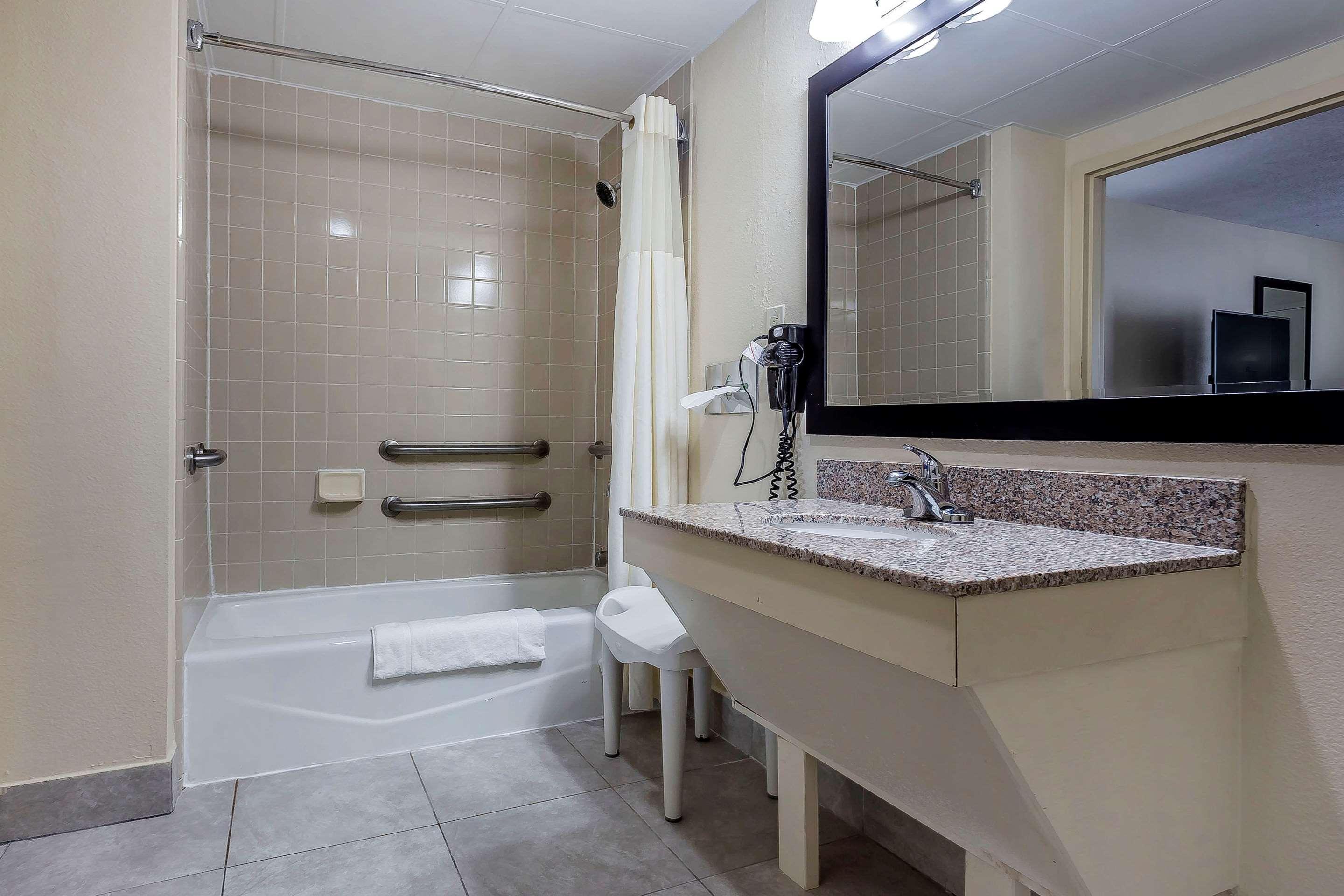 Quality Inn Aberdeen Eksteriør billede