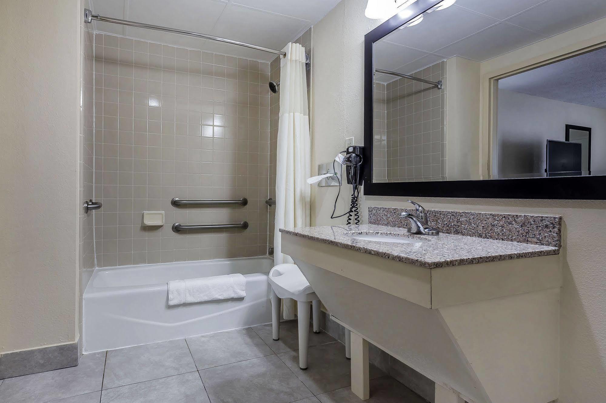 Quality Inn Aberdeen Eksteriør billede